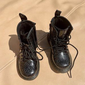 TODDLER 1460 GLITTER LACE UP BOOTS - Doc Martens (sz 8)